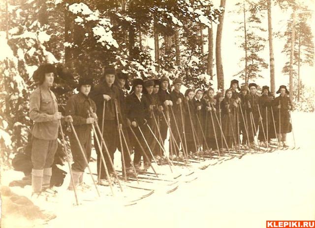 Лыжники.